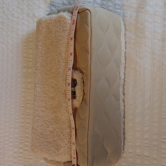🍁NWOT Quilted Taupe & Sherpa handbag - Picture 11 of 12